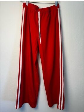 ⭐️3/$30⭐️ (bundle deal) Women’s Universal Thread wide leg Sweatpants